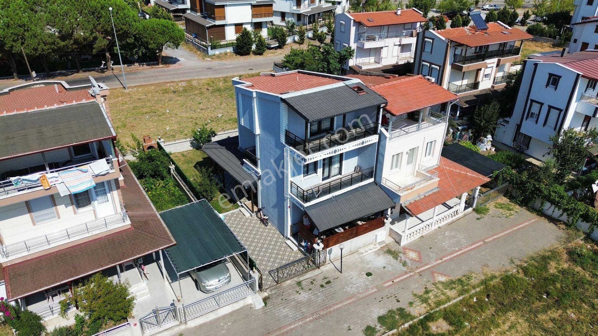 Ayvalık Altınova Satılık Villa Ayvada'dan Altınova'da Denize 250 Metre Yürüme Mesafesinde 3+1 Tripleks Villa