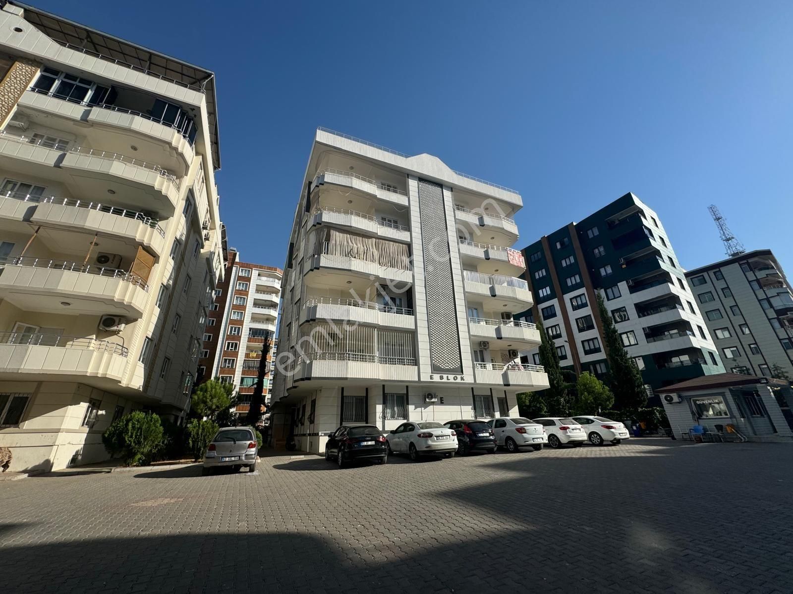 Karaköprü Doğukent Satılık Daire DOĞUKENT de 5+3 oda 300 m² DUBLEX 