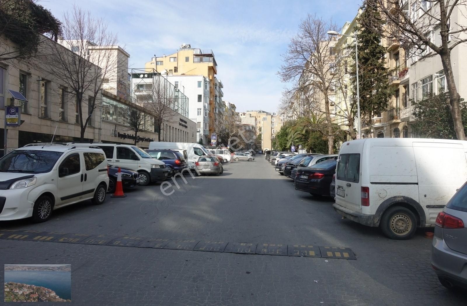 Beyoğlu Pürtelaş Hasan Efendi Satılık Daire Cihangirde büyüleyici Boğaz ve S.burnu manzaralı teras kat daire