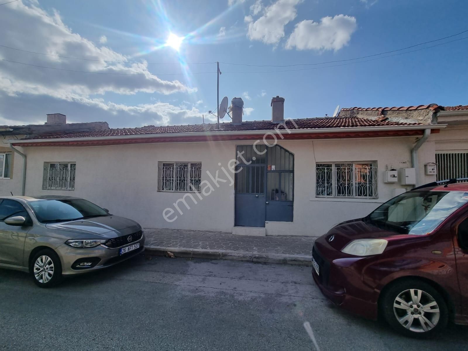 Tepebaşı Yeşiltepe Satılık Daire  BUKET EMLAKTAN YEŞİLTEPE MH. 196M2 4+1 SATILIK MÜSTAKİL EV 