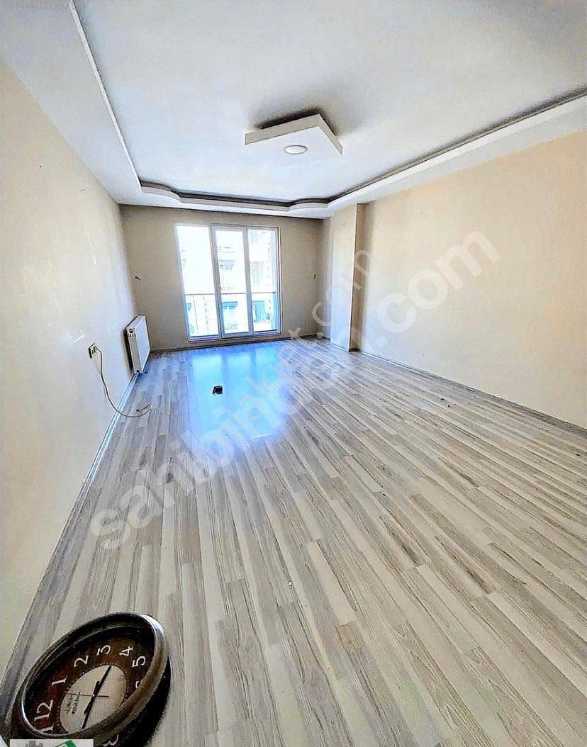 Esenyurt Talatpaşa Satılık Daire Cadde üzerinde acil satılık 2+1 asansörlü 110m2 ara kat daire