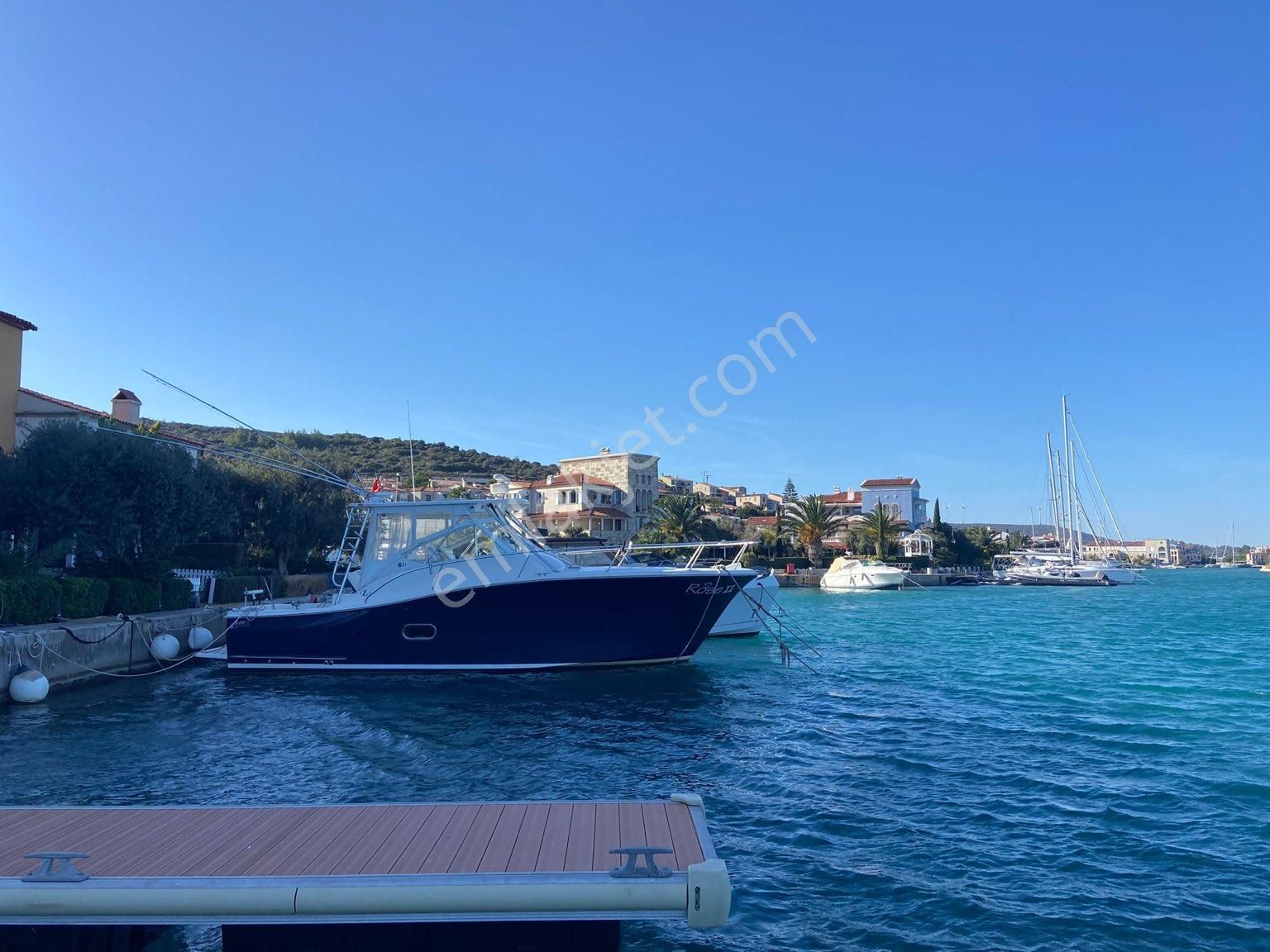 Çeşme Alaçatı Satılık Villa  ALAÇATI PORT'da DENİZE SIFIR 3+1 SATILIK VİLLA