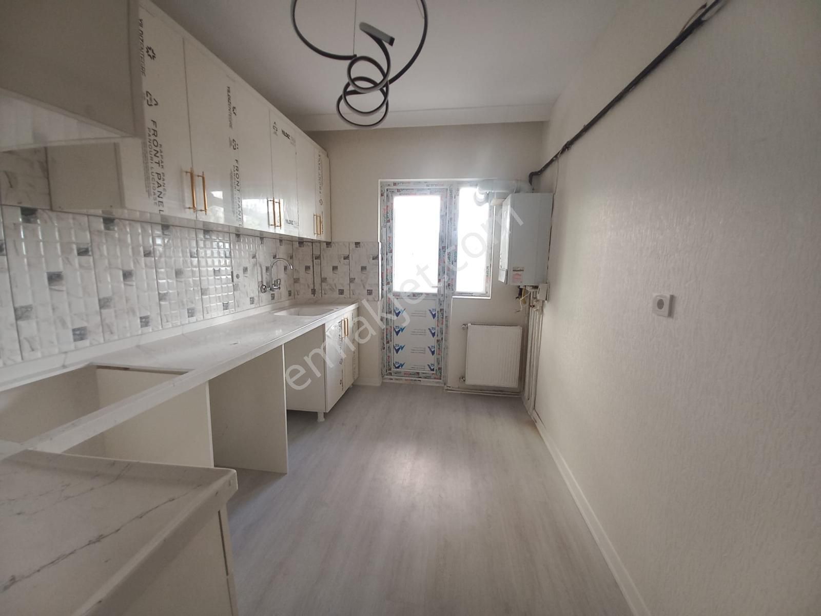 Keçiören 19 Mayıs Satılık Daire  ÖZYILMAZDAN 19 MAYIS CADDESİ ARA KAT FIRSAT DAİRE 