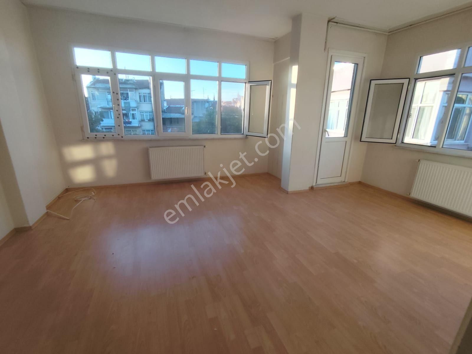 Fatih Silivrikapı Kiralık Daire KOCAMUSTAFAPAŞA MEYVECI SOK 2+1 KAT 3 80 MT TEMİZ KİRALIK DAİRE 