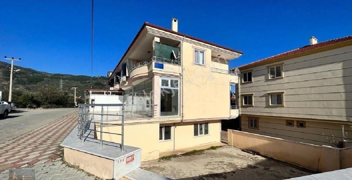 Edremit Altınoluk Satılık Daire ALTINOLUK MERKEZİ KONUM DA BULUNAN EŞYALI FULL ÖNÜ KAPANMAZ DAĞ MANZARALI 2+1 SATILIK UYGUN DAİRE