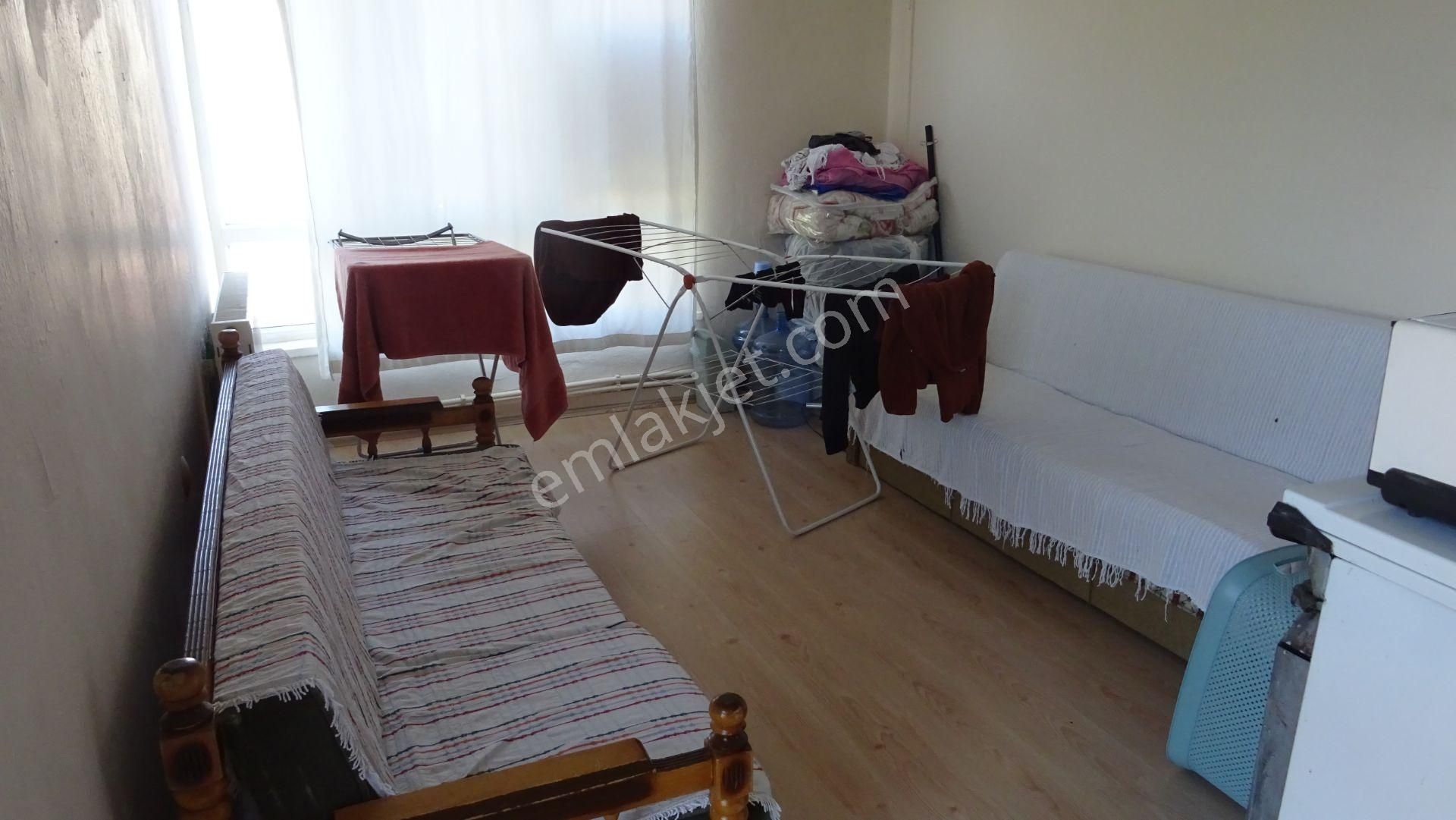 Altındağ Hacettepe Satılık Daire  HACETTEPE ,ERZURUM CAD.SİNDE , ARA KATTA ,KOMBİLİ ,GENİŞ ,MERKEZDE ,3+1