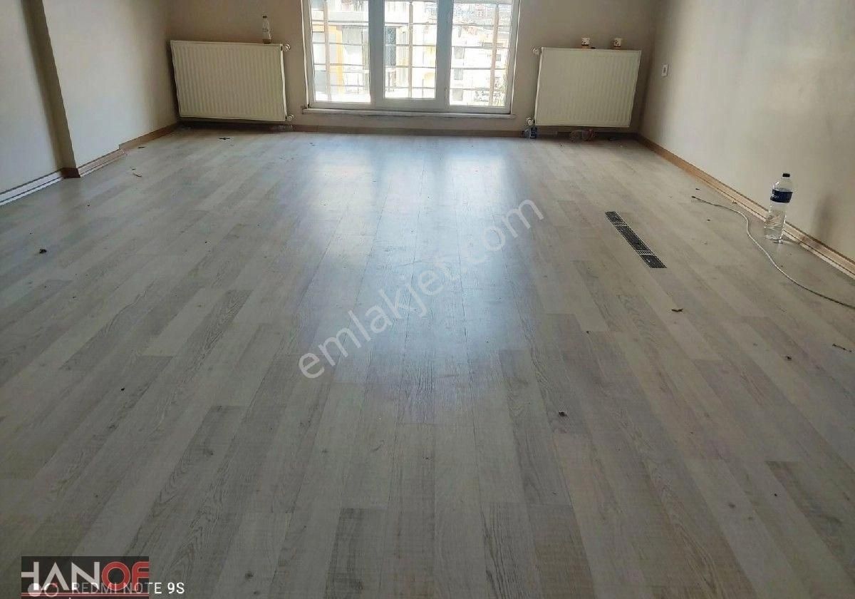 Beylikdüzü Barış Kiralık Daire Beylikdüzü Kavaklı merkezde 3 kat ön cephe 2+1 kiralık daire