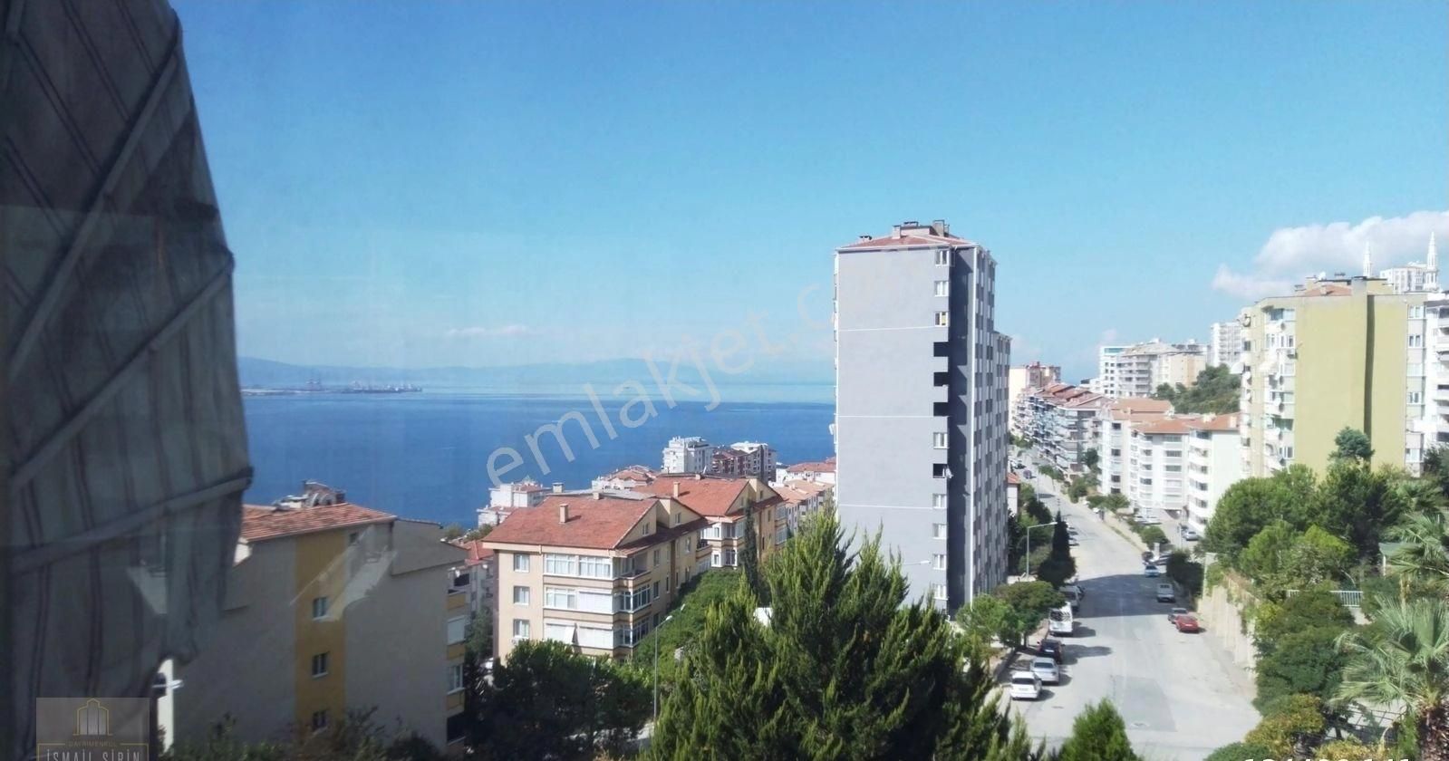 Gemlik Cumhuriyet Satılık Daire Gemlik Cumhuriyet mah.de Satılık Daire 3+1 130m2. Deniz manzaralı Cad.üzeri Asansörlü Açık otoparklı