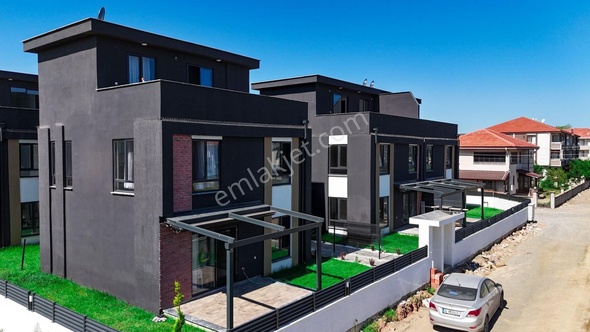 Karasu Yalı Satılık Villa  MUHTEŞEM MİMARİ EŞSİZ KONUM 3+1 VİLLA 