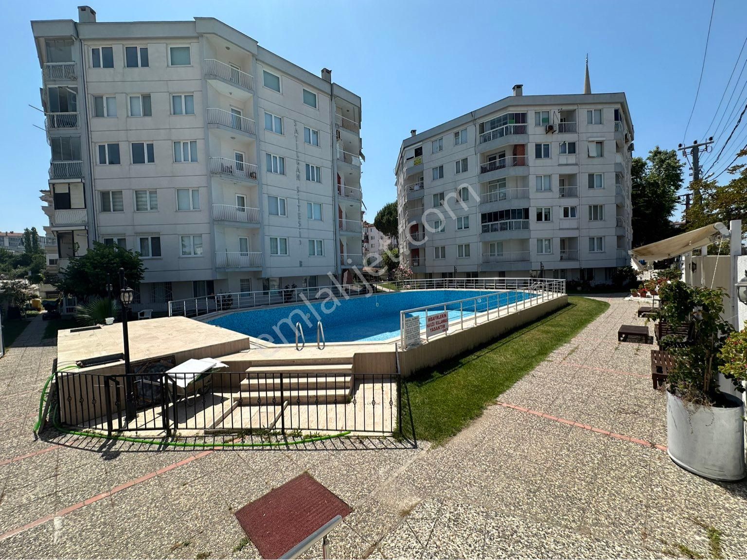 Mudanya Güzelyalı Yalı Satılık Daire  GÜZELYALI YALI MAHALLESİNDE SAYILGAN 3 SİTESİNDE HAVUZLU SAHİLE YAKIN ARAKAT SATILIK DAİRE