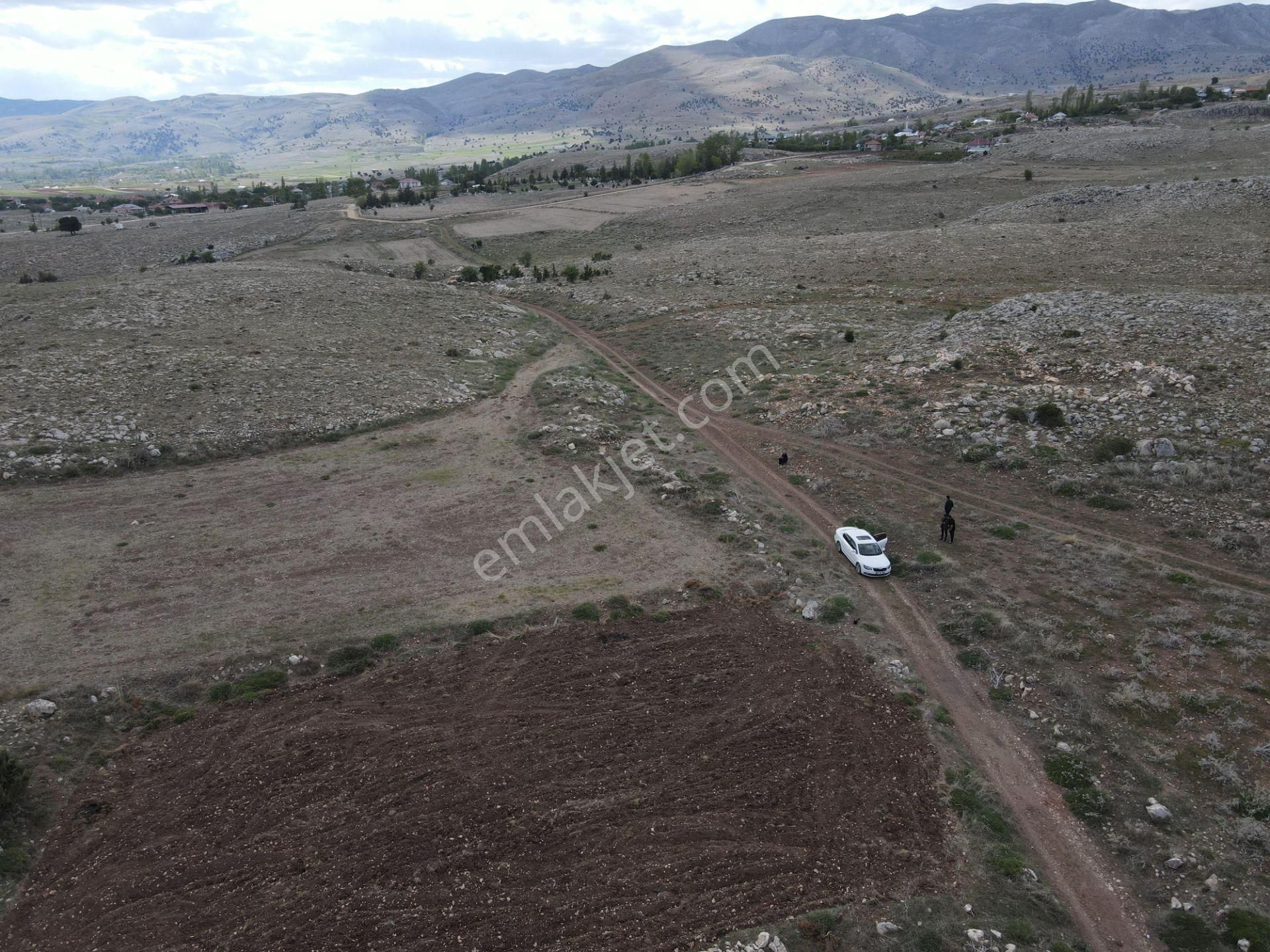 Korkuteli Taşkesiği Satılık Tarla  TAŞ KESİĞİ 1602M2 KÖYE TAKIN TARLA