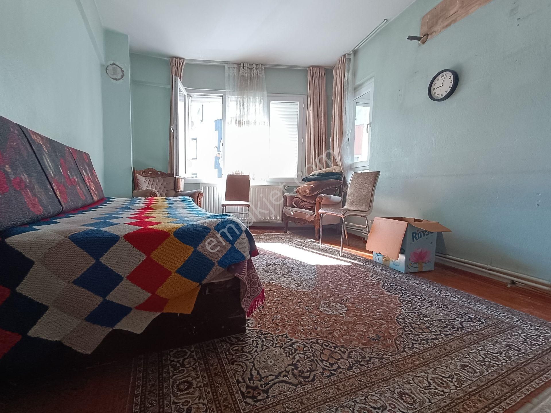 Karabağlar Esenlik Satılık Daire 3+1 HASTANE METRO YAKINI ARAKAT SATILIK DAİRE