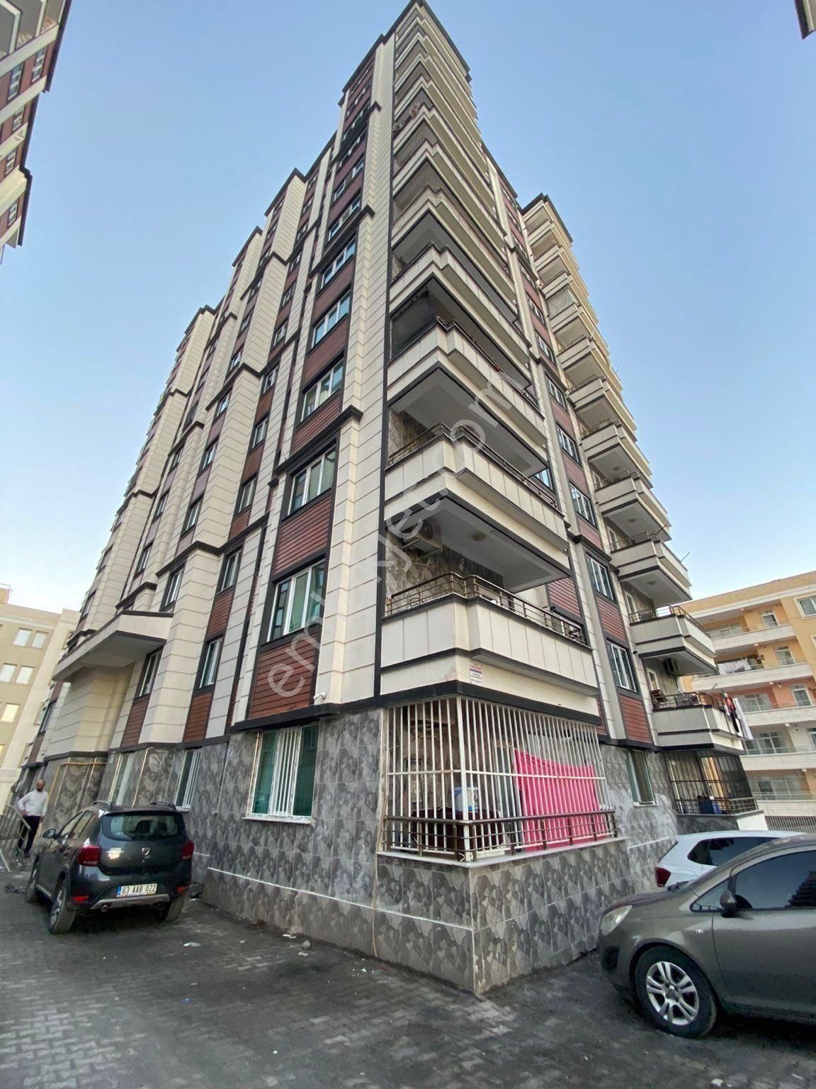 Karaköprü Seyrantepe Satılık Daire SEYRANTEPE MAH SATILIK 3+1 130M2 ARA KAT KOMBİ AYDINLATMA HARİÇ DOLU