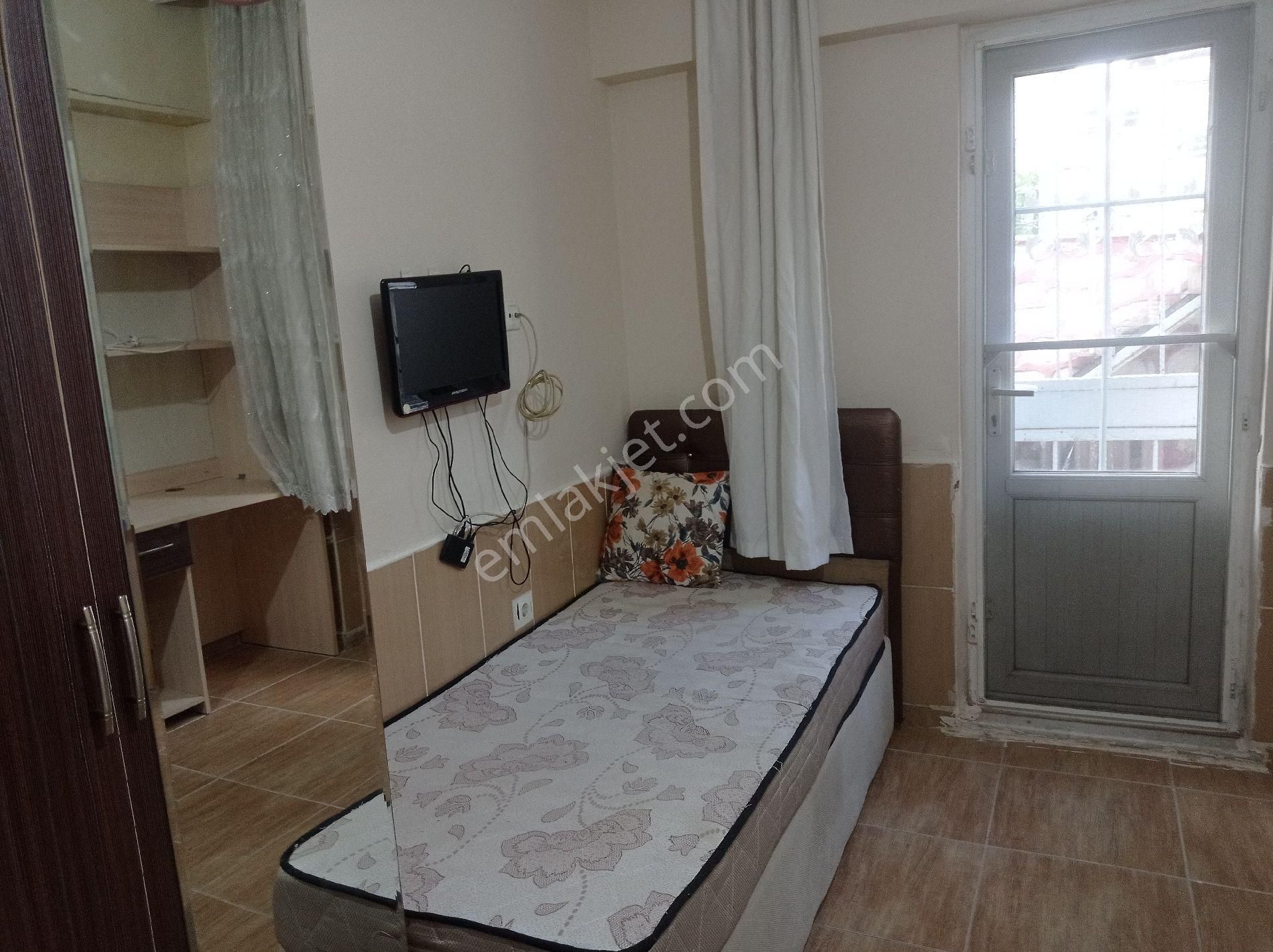 Isparta Merkez Modern Evler Kiralık Daire Merkezde 1+1 genis bahce kati