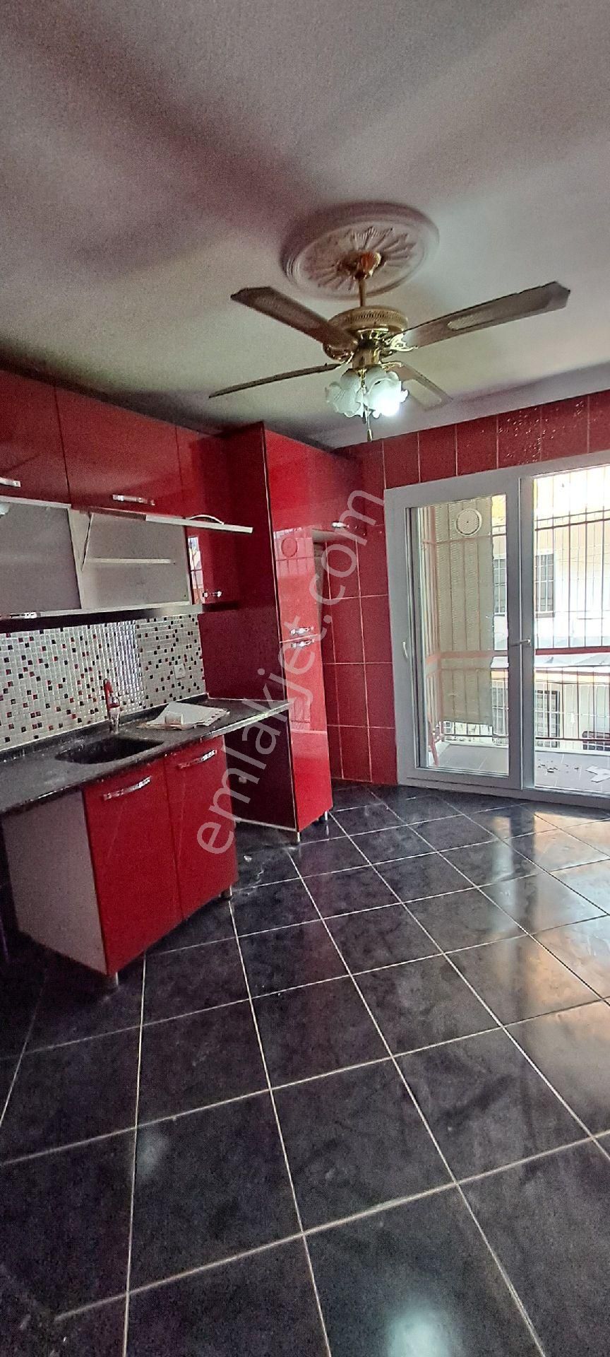 Karabağlar Selvili Kiralık Daire İzmir Karabağlar 3+1 Kiralık Daire