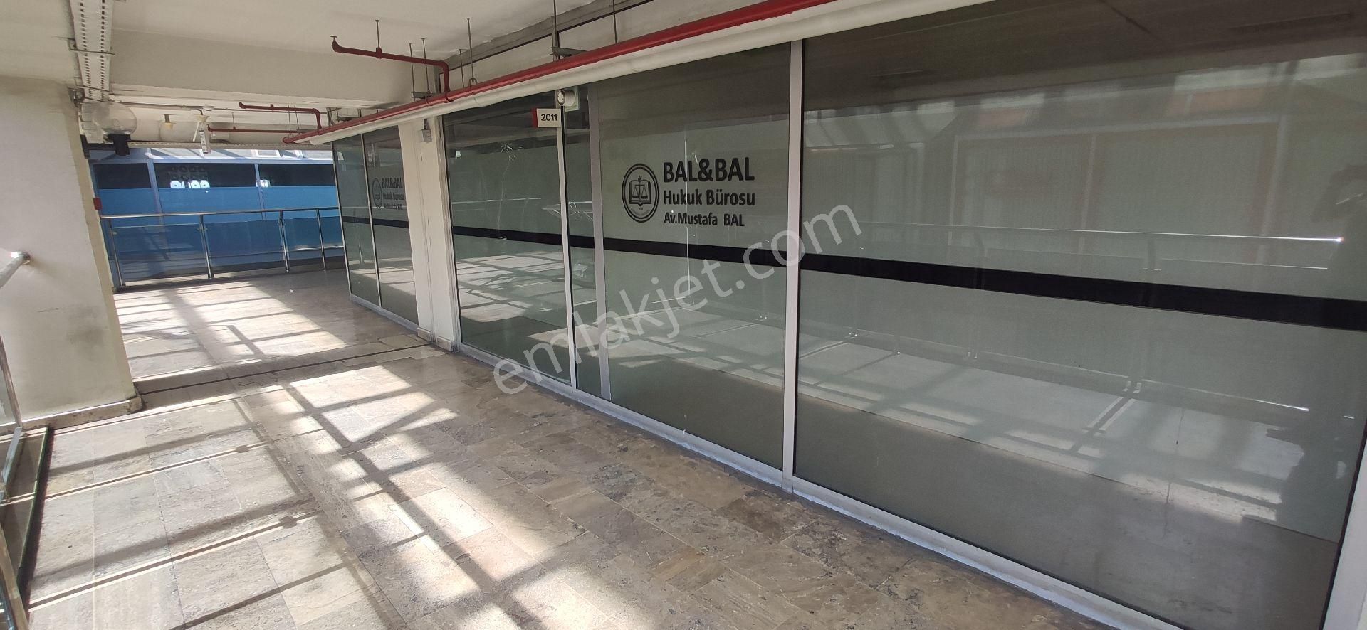 Şişli Halil Rıfat Paşa Kiralık Büro  Perpa Tic. merkezinde kiralık harika dükkân/mağaza/ofis