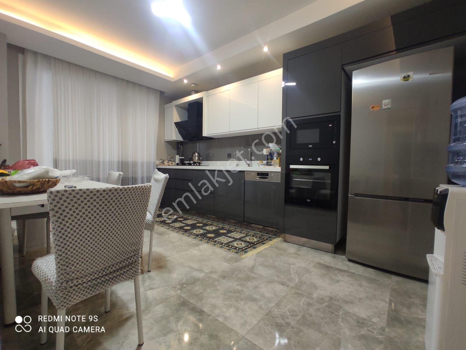 Beylikdüzü Kavaklı Merkezde Sitede 3+1 Büyük Daire Satılık - Görsel 4