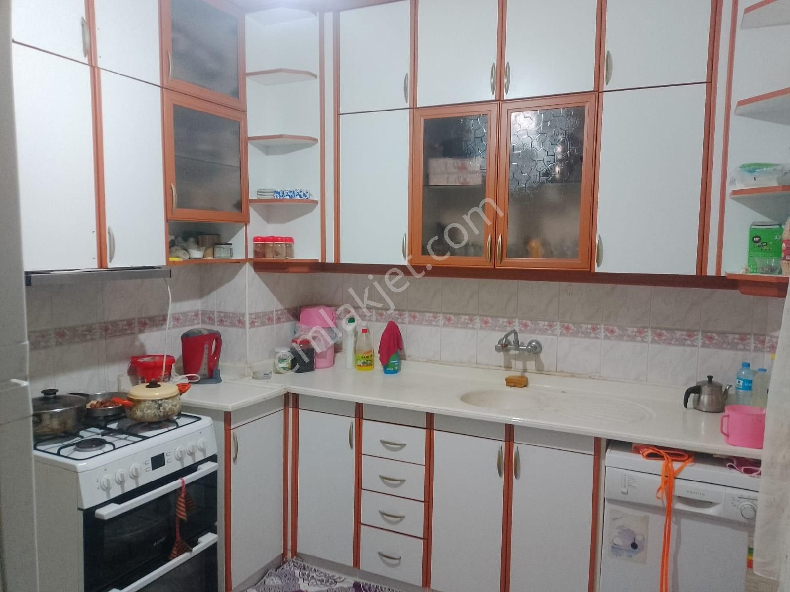 Akşehir Yarenler Satılık Daire AKÇAY EMLAK'TAN YARENLER MAHALLESİNDE ARA KAT SATILIK 2+1 DAİRE