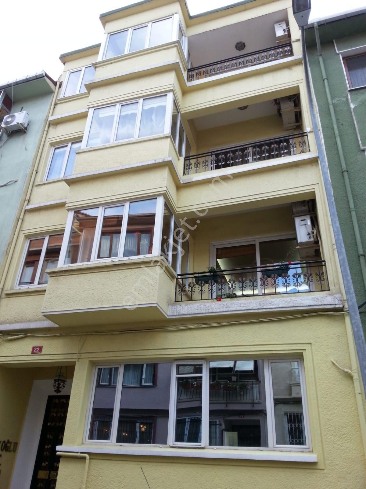 Kadıköy Caferağa Kiralık Daire Ergün Emlak'tan Yüzme Havuzlu Binada 1+1=60 M2 Kombili Klimalı Lux Bahçe Katı