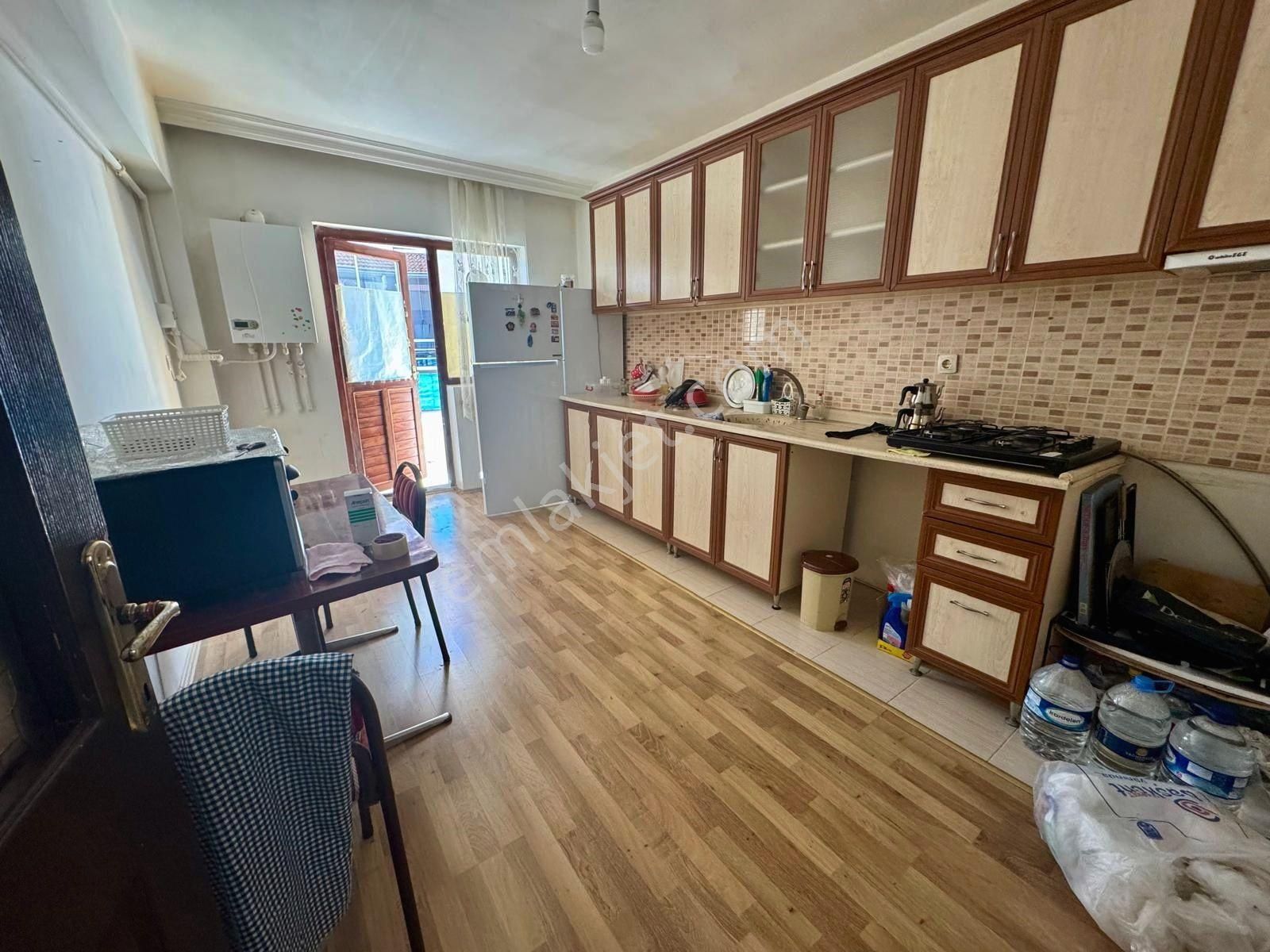 Keçiören Atapark Satılık Daire  ATAPARK MAH DE CADDE ÜZERİNDE YÜKSEK KATTA ÖNÜ FERAH 3+1 SATILIK DAİRE