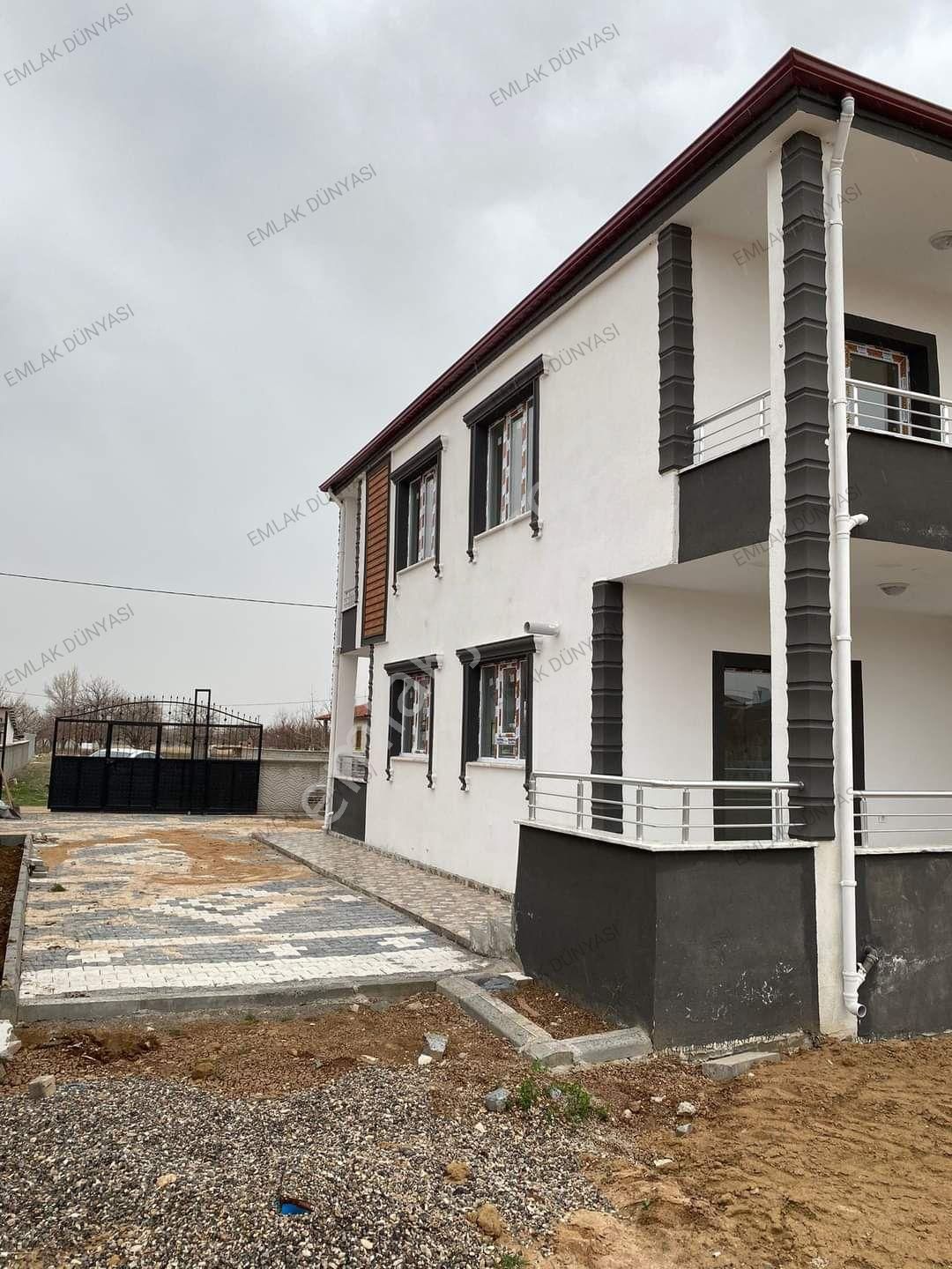 Niğde Merkez Sazlıca Bld. (Aşağı) Satılık Köy Evi SATILIK ARSA+2 KATLI EV 572m2 ARSA İÇİNDE 2 KATLI YAPILI EV 