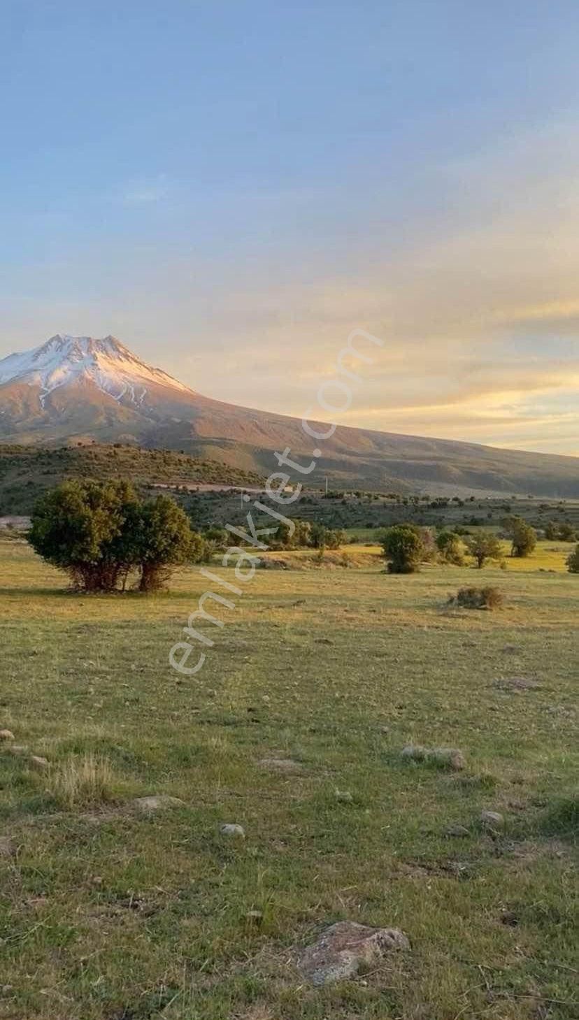 Aksaray Merkez Helvadere Bld. (Aydınlar) Satılık Konut İmarlı  Helvadere Kasabasında Manzaralı Arsa