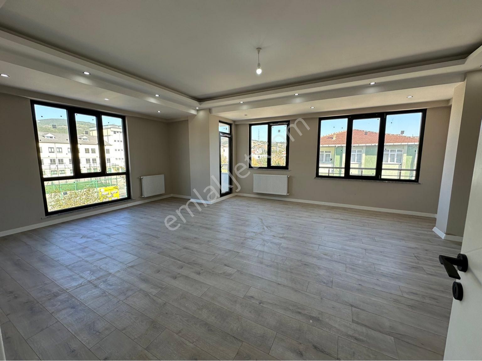 Derince Fatih Sultan Satılık Daire  DOLİDO EMLAKTAN DERİNCE ÖĞRETMENLERDE SATILIK 179 m² 3+1 DUBLEKS