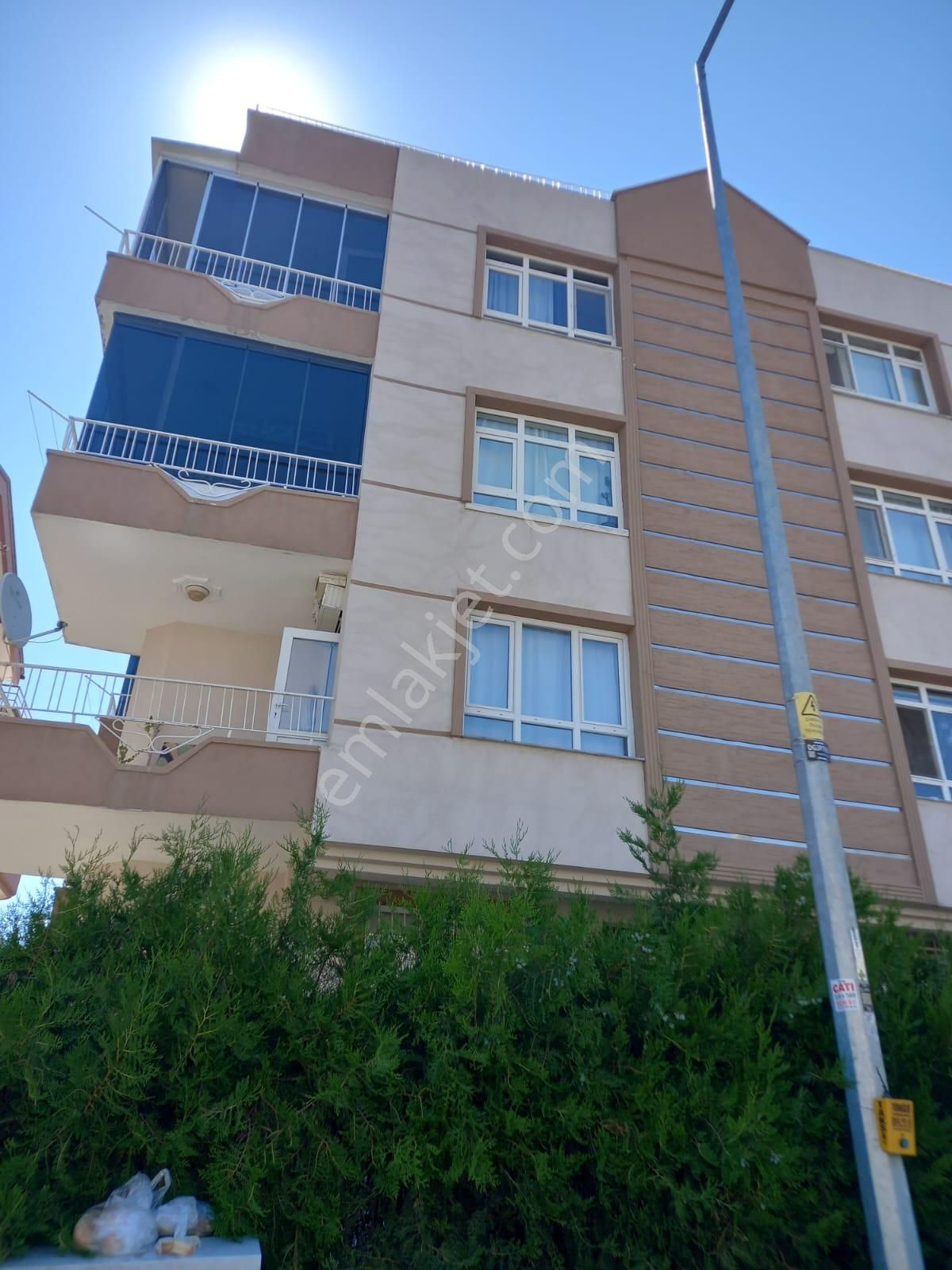 Çankaya Aşıkpaşa Satılık Daire AŞIKPAŞA MAH.214 SOKAK'TA 4+1+2 BANYOLU 1.KAT 3 CEPHELİ OTOPARKLI