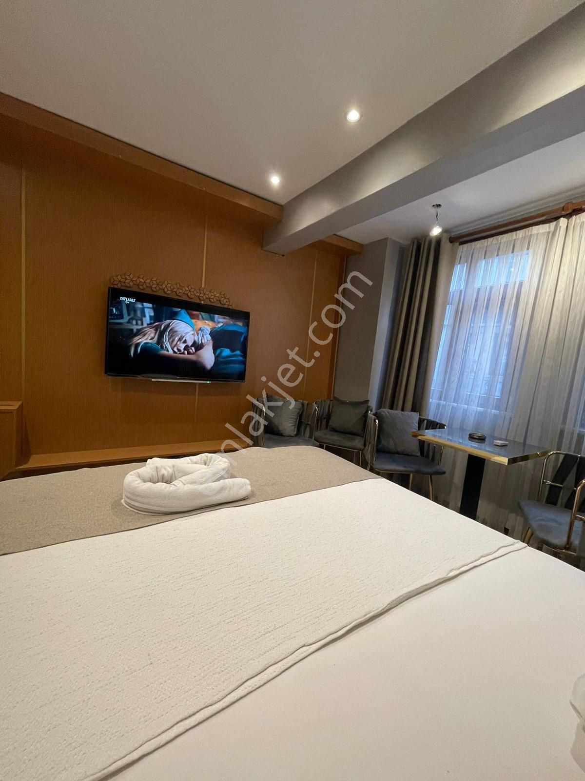 Beyoğlu Katip Mustafa Çelebi Günlük Kiralık Daire  CİHANGİR İSTİKLAL CD BEYOGLU TAKSİM  BALKONLU ULTRA LUKS SUİT ODALAR