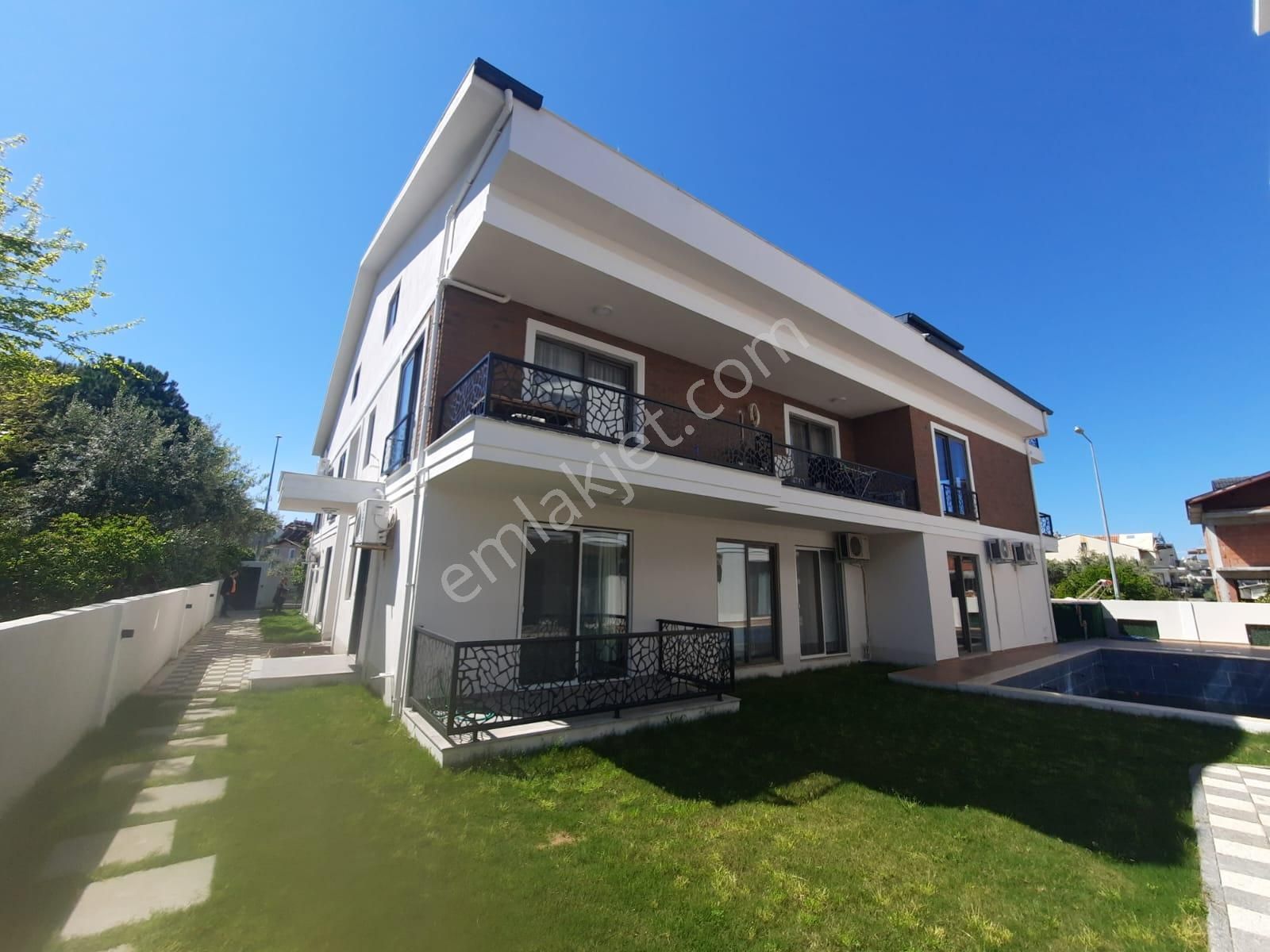 Fethiye Foça Satılık Daire  Fethiye Foçada 680 M2 Arsada Sıfır Yüzme Havuzlu.70M2, 2+1 Daire Satılık