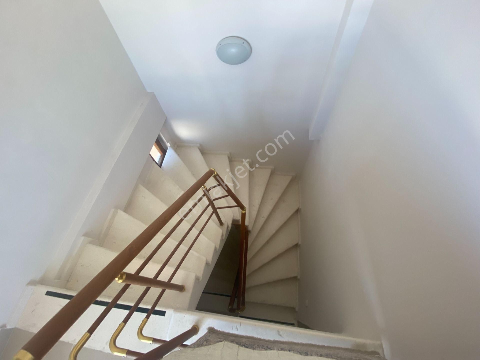 Dikili Güven Emlak’tan Gazipaşa’da Satılık 4+1 Tripleks Villa - Görsel 30