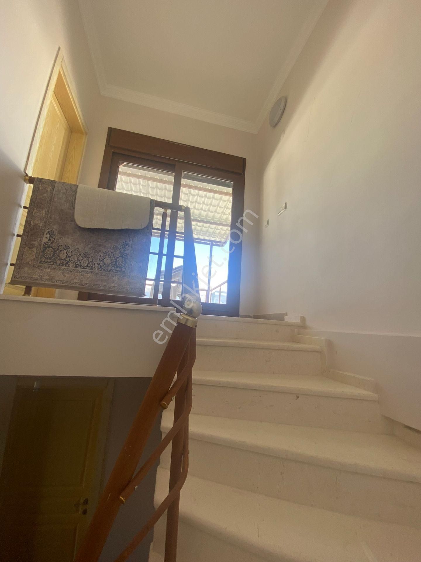 Dikili Güven Emlak’tan Gazipaşa’da Satılık 4+1 Tripleks Villa - Görsel 27