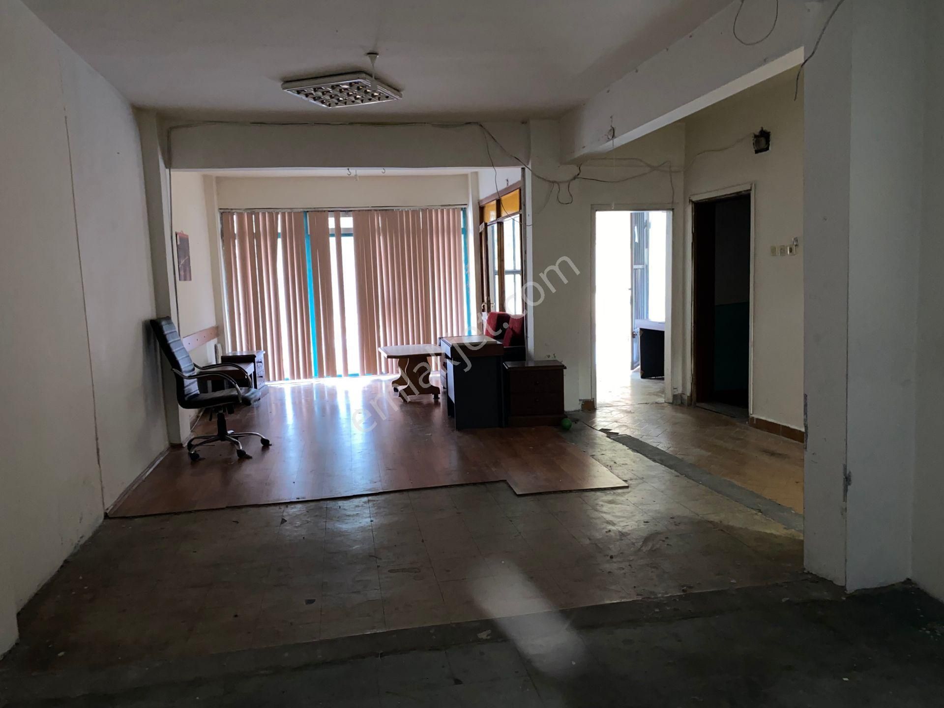 Esenler Fatih Kiralık Dükkan & Mağaza AVRUPA EMLAK TAN FATİH MAH 90 M² DÜKKAN,WC,MUTFAKLI,TEKSTİL V.S