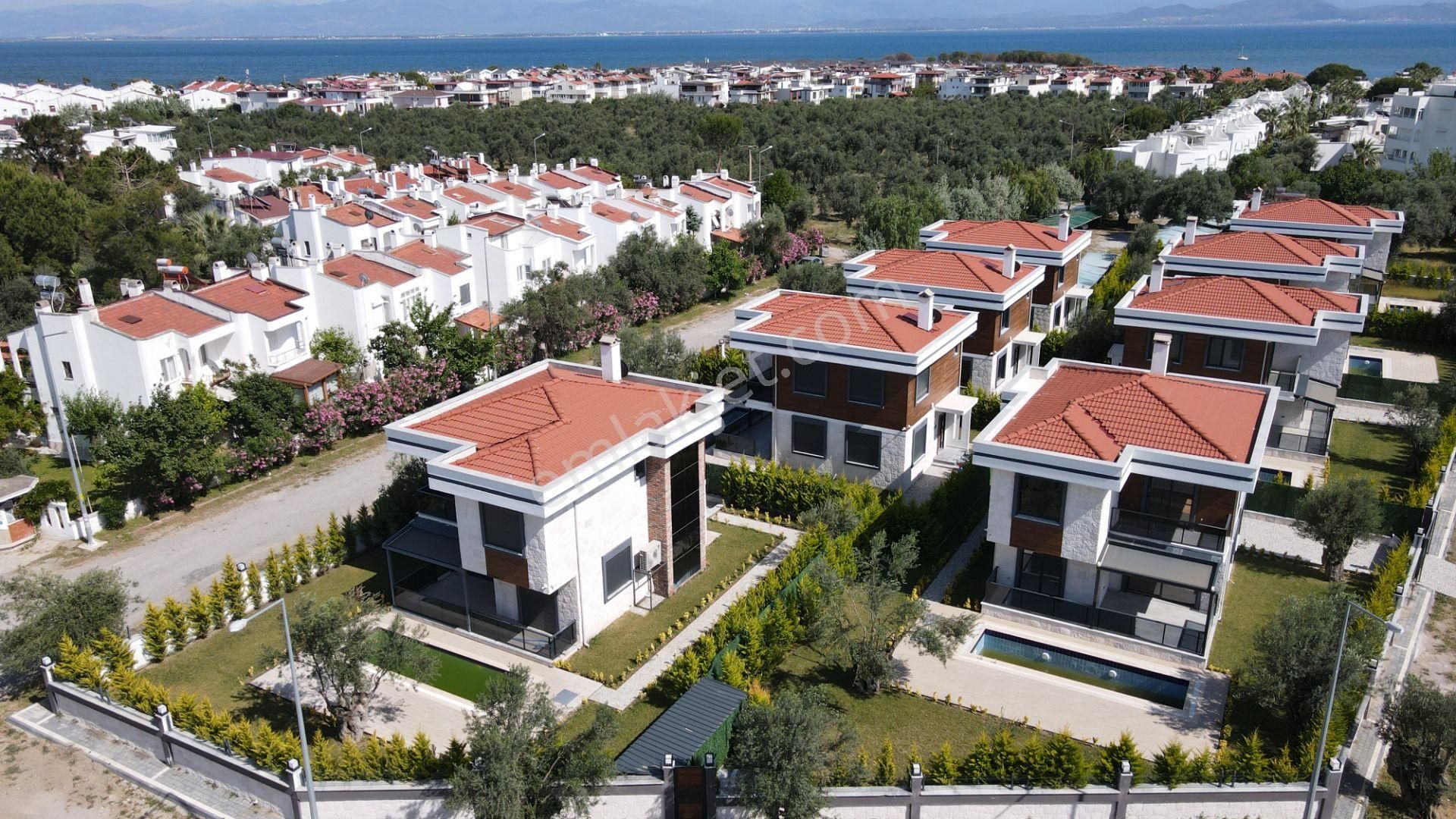 Edremit Güre Satılık Villa  RÜYA GİBİ HAVUZLU VİLLA LÜKS VE KONFORUN BULUŞTUĞU YER