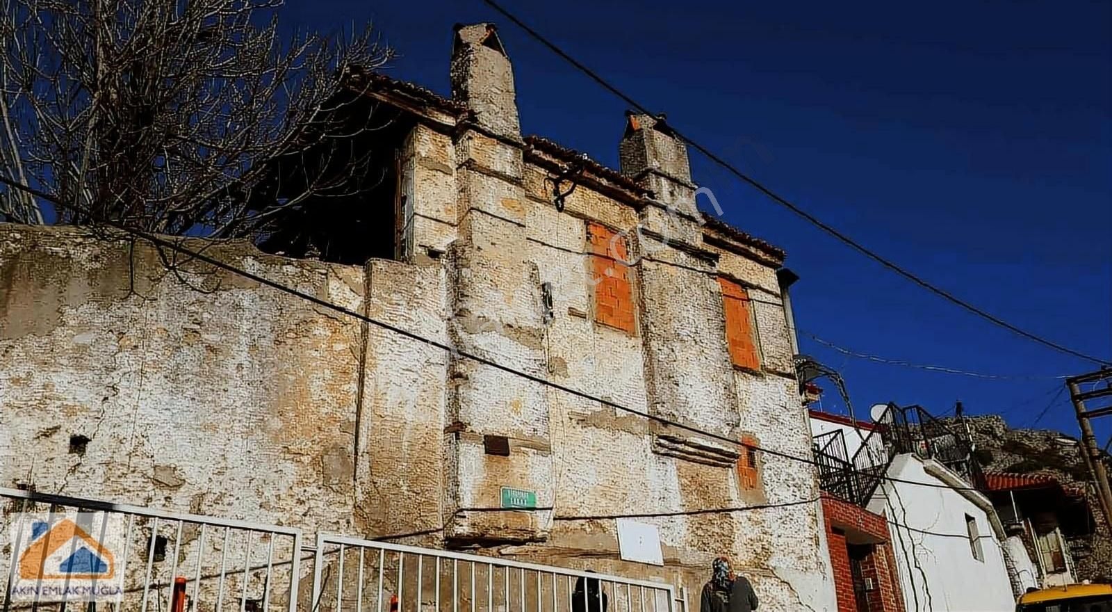 Menteşe Orta Satılık Müstakil Ev Orta Mahallede 150 m2 arsa içinde Eski Muğla Evi