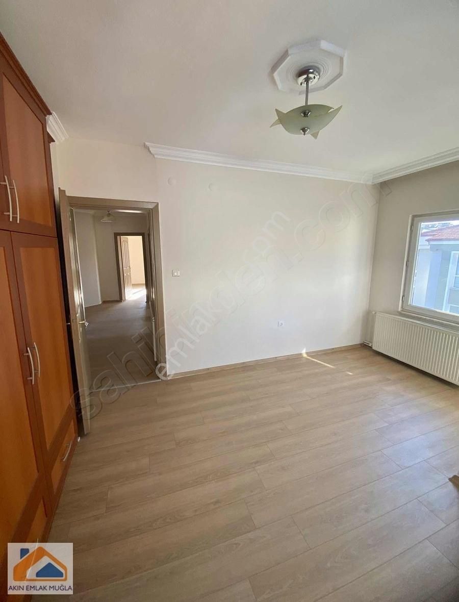 Menteşe Emirbeyazıt Kiralık Daire Emirbeyazıt Milli Piyango caddesinde 2+1 Kombili 110 m2 Daire