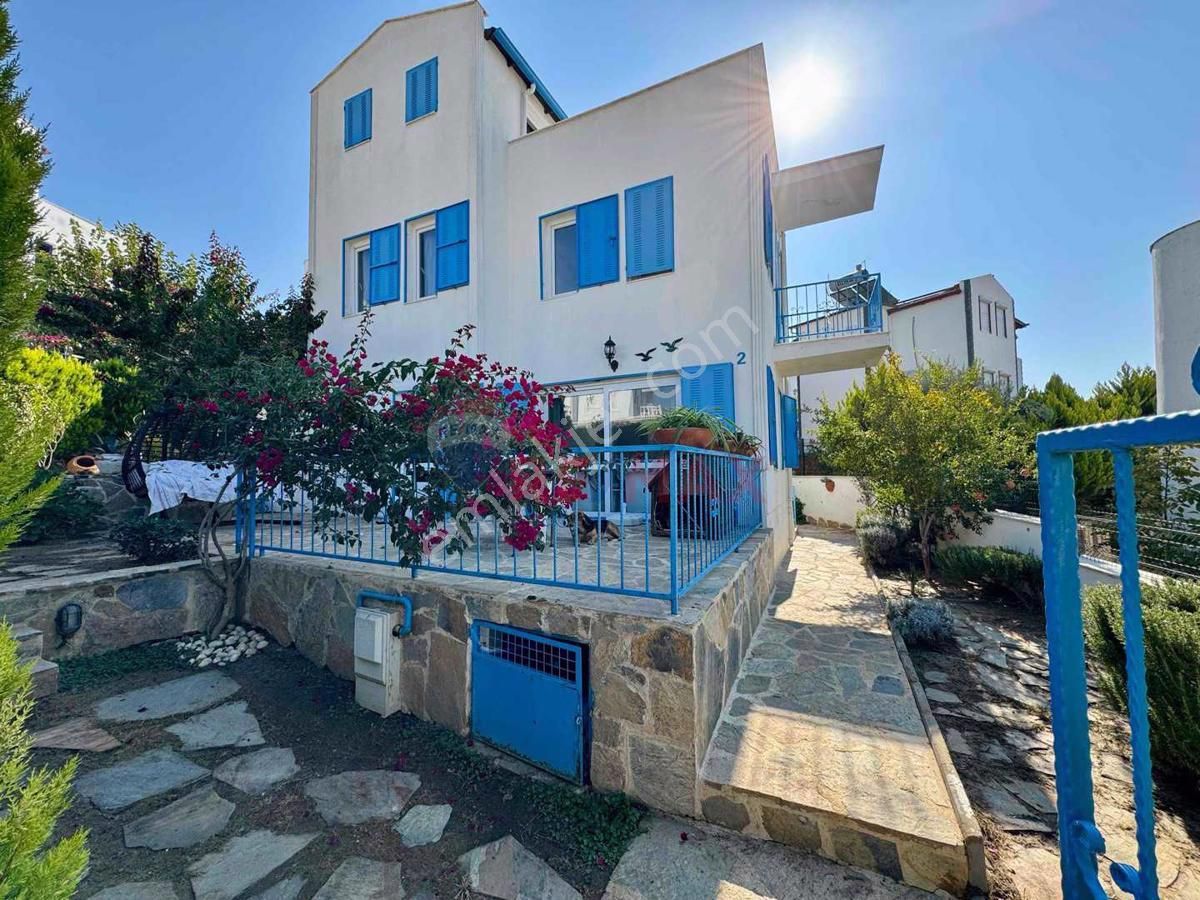 Kuşadası Değirmendere Satılık Villa Kuşadası Değirmendere’de Deniz Manzaralı, Bahçeli, 3+1 Müstakil Villa