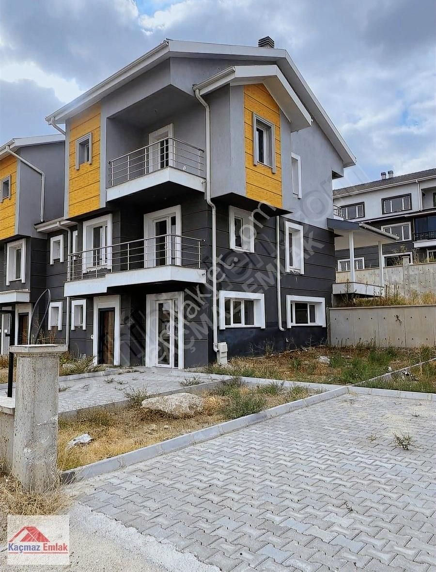 Sincan Alcı Satılık Villa SİNCAN ALCI MAHALLESİNDE 5+2 SATILIK FULL YAPILI VİLLA