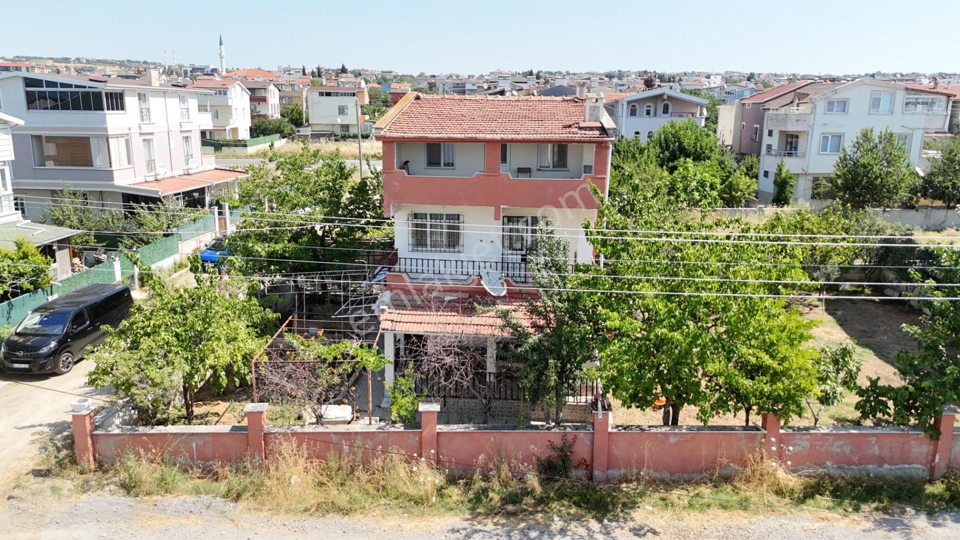 Marmaraereğlisi Yeniçiftlik Satılık Müstakil Ev  MEHTERÇEŞME MAHALLESİ CADDE ÜZERİ METROBÜSE YAKIN DEPOLU DÜKKAN!