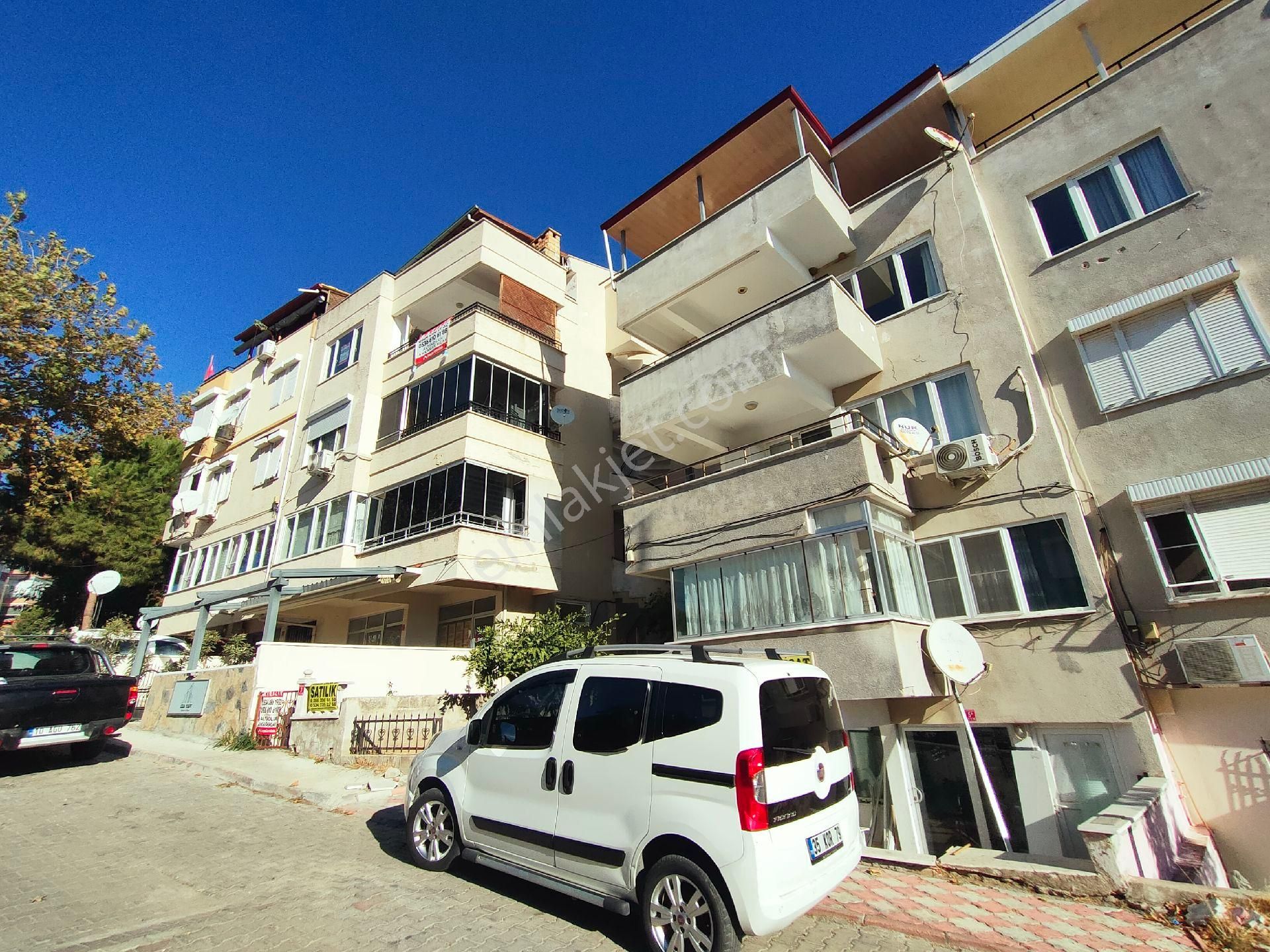 Edremit Altınoluk Kiralık Daire ALTINOLUK MERKEZİ KONUMDA DENİZ DAĞ MANZARALI TERASA SAHİP GENİŞ 1+1 YAZ KIŞ KİRALIK DAİRE