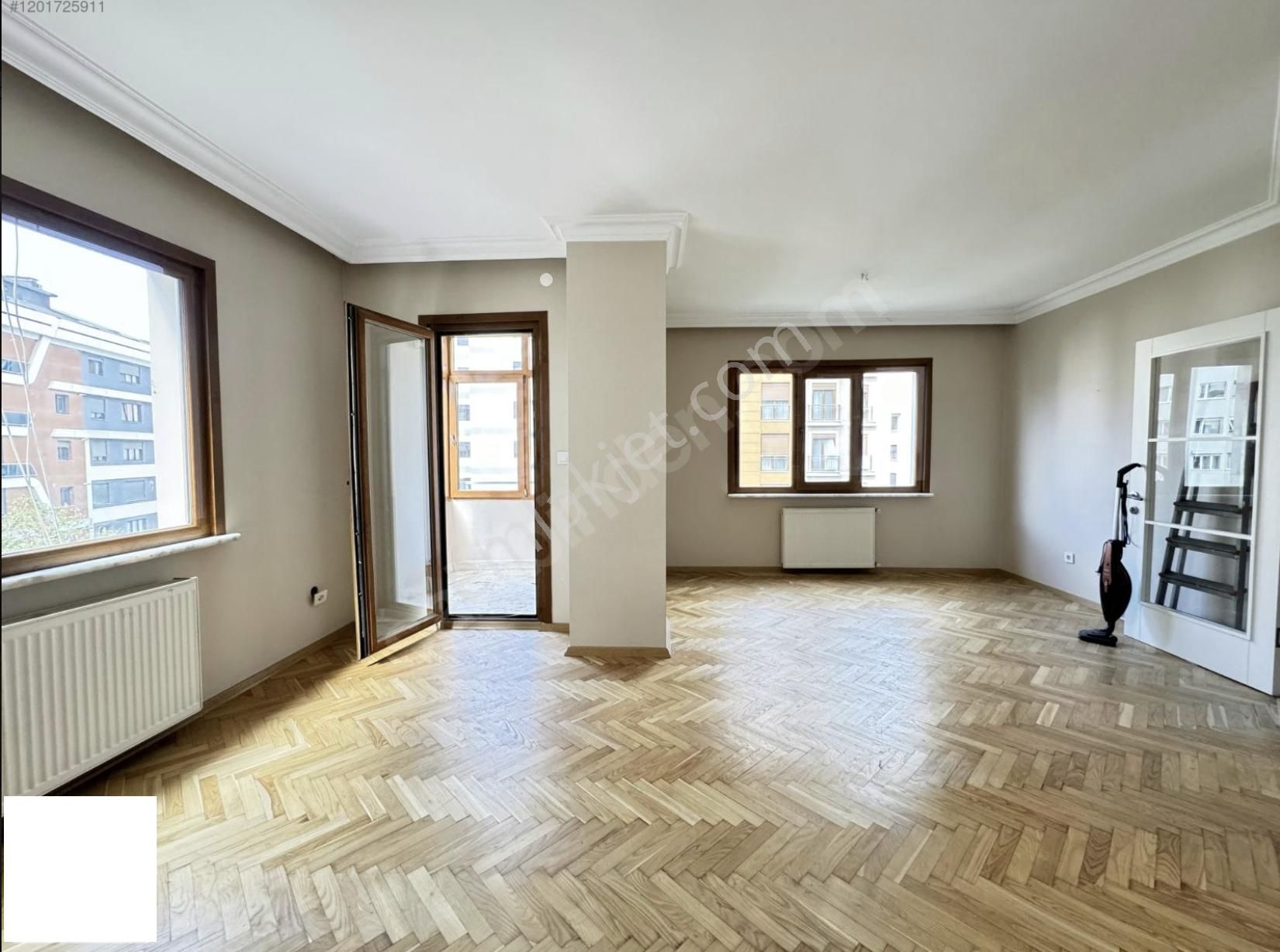 Kadıköy Suadiye Satılık Daire  ARMADADAN SUADİYEDE KATTA TEK 90 M² NET 3+1 SATILIK DAİRE