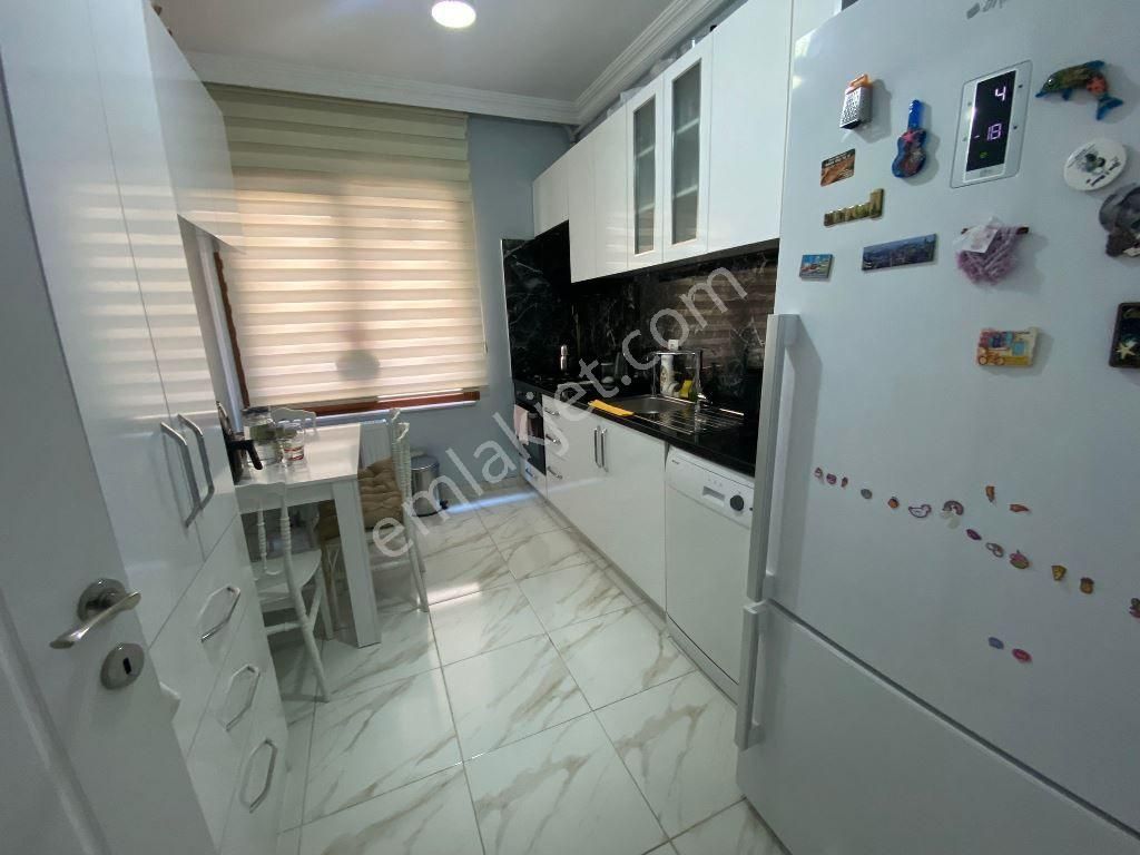 Maltepe Altıntepe Satılık Daire  Altıntepe Şekerbank'ta 4 Yıllık 90M2 2+1 Balkonlu