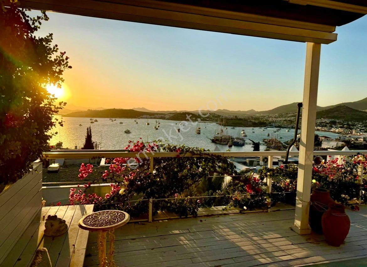 Bodrum Kumbahçe Satılık Villa Bodrum Merkez Eşsiz Kale ve Günbatımı Manzaralı Villa