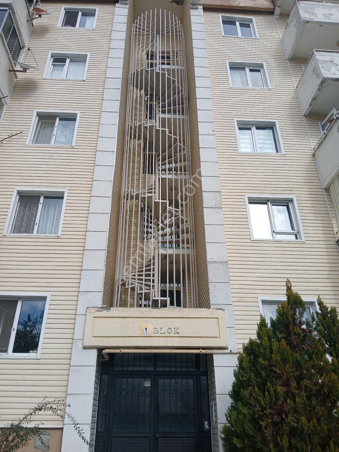 Körfez İlimtepe Kiralık Daire AKRA GAYRİMENKUL'DEN İLİMTEPEDE ÇOCUKSUZ AİLEYE KİRALIK 3+1 ARAKAT EŞYALI DAİRE