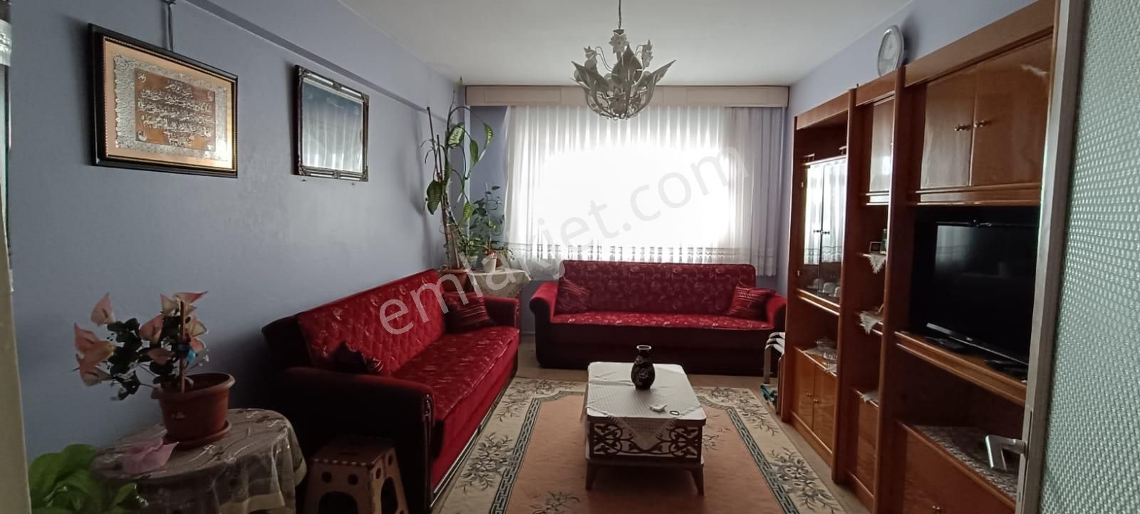 Bayrampaşa Muratpaşa Kiralık Daire  BAYRAMPAŞA MURATPAŞADA 2+1 DOĞALGAZ SOBALI FULL EŞYALI ARA KAT 90 M2