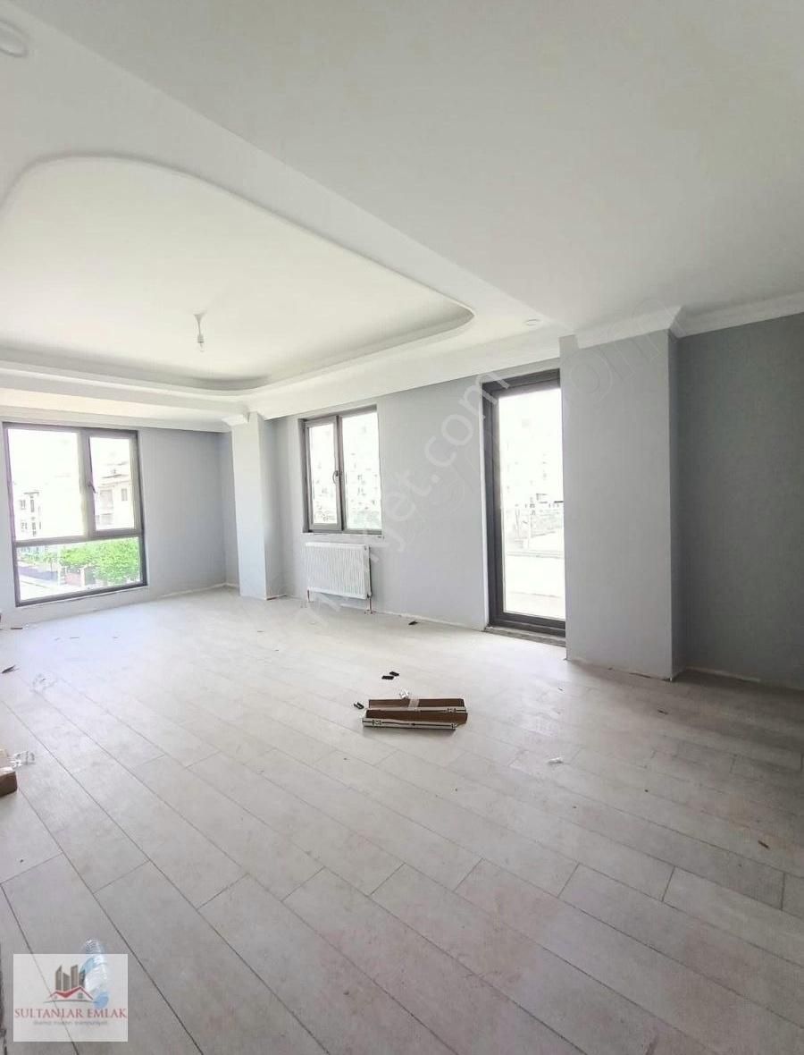 Başiskele Yeşilyurt Satılık Bina BAŞİSKELE CADDE CEPHELİ PAZAR YERİ KARŞISINDA SATILIK DAİRE 3+1