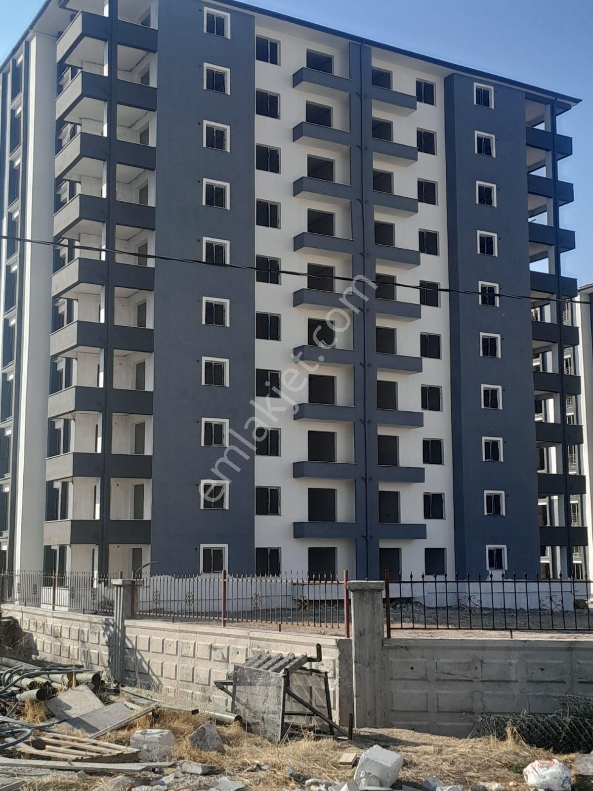 Yeşilyurt Bostanbaşı Satılık Daire Bostanbaşında site içine bakıyor arka blok kat/3 - C blok