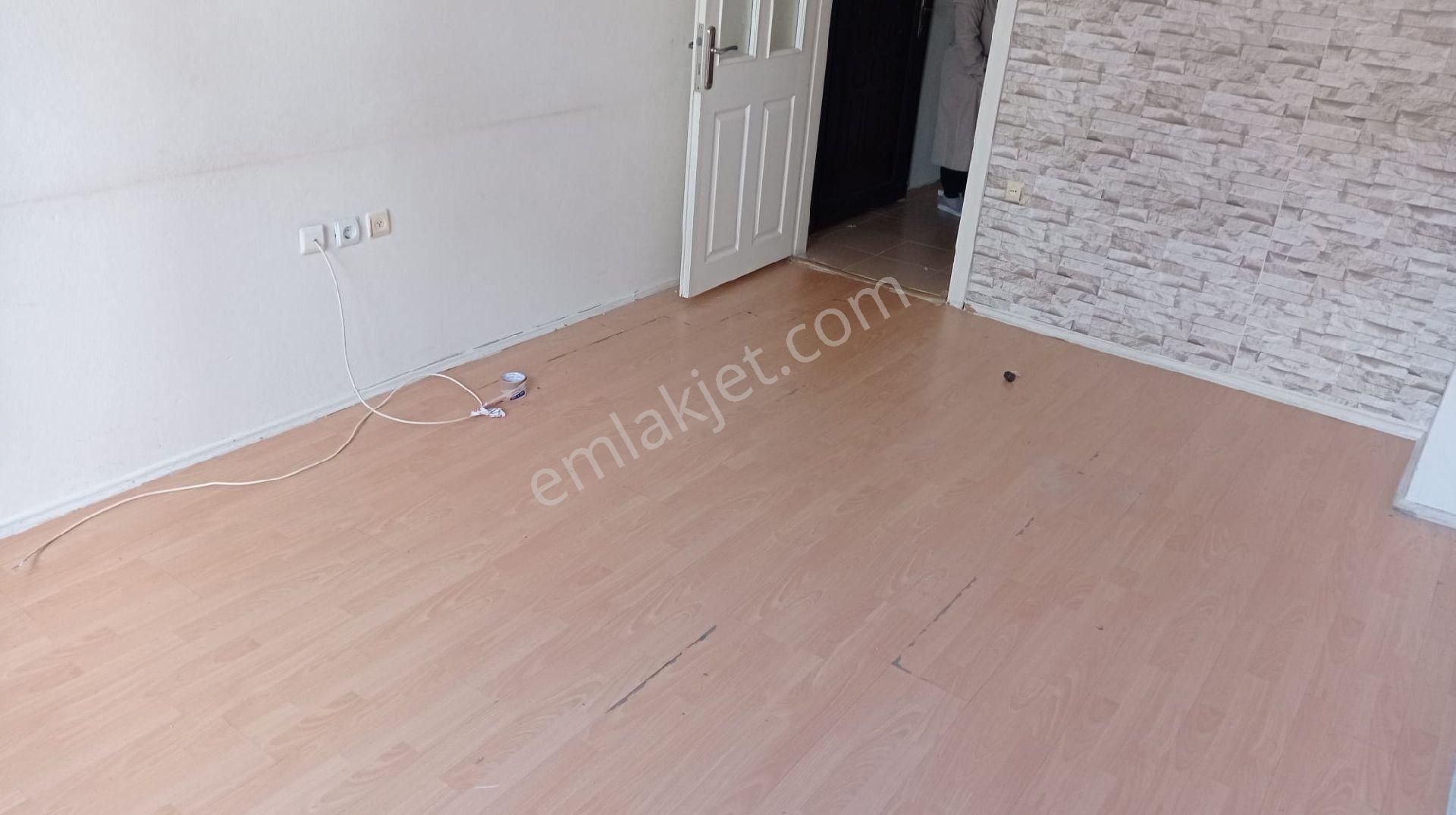 Esenler Fatih Kiralık Daire Esenler Fatih Mah. de Deprem Sonrası 2+1 3. Kat Kiralık Daire