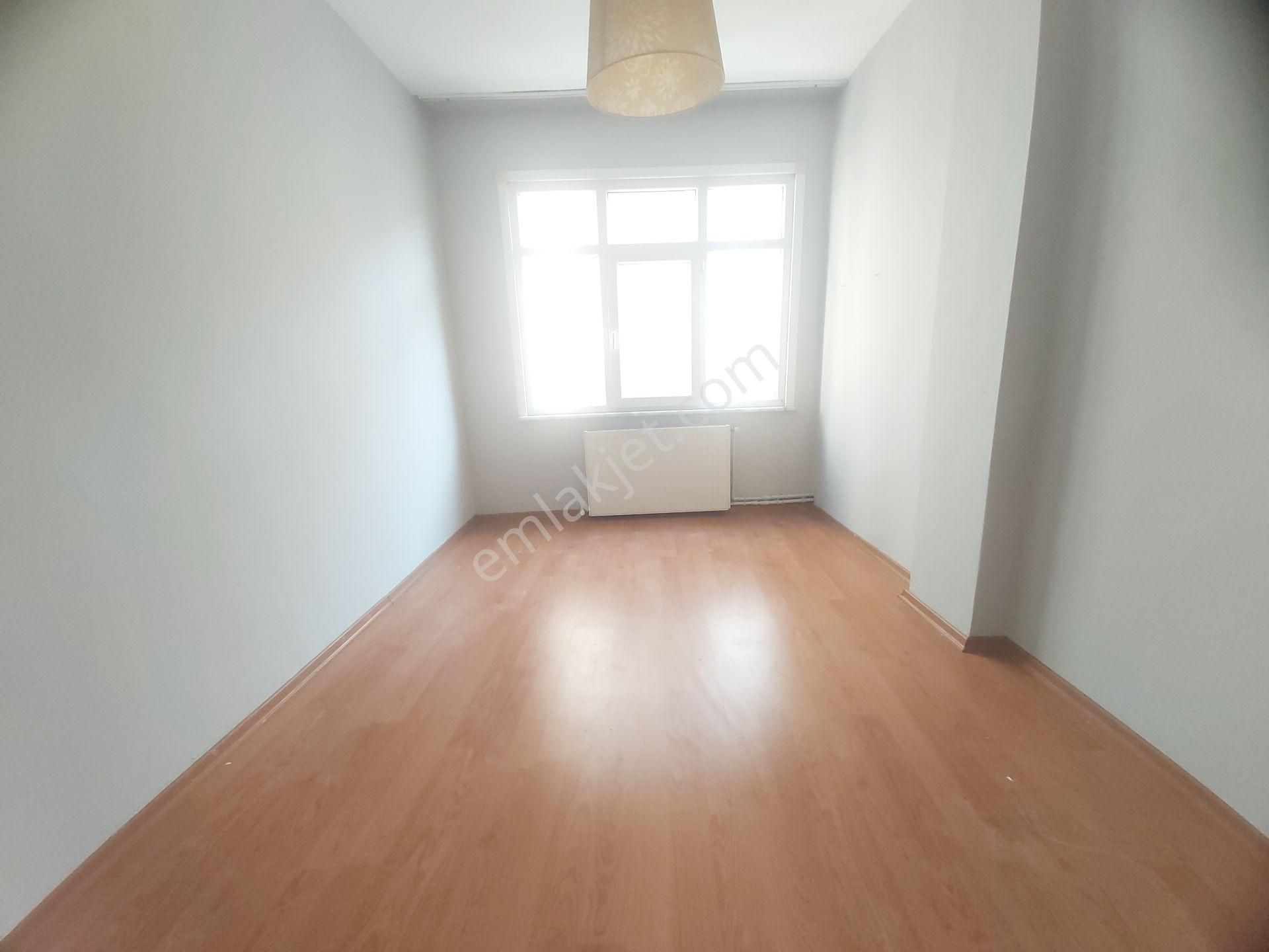 Üsküdar Sultantepe Kiralık Daire AKTAŞTAN ÜSKÜDAR TAM MERKEZDE İSKELEYE 2 DK FERAH DAİRE 