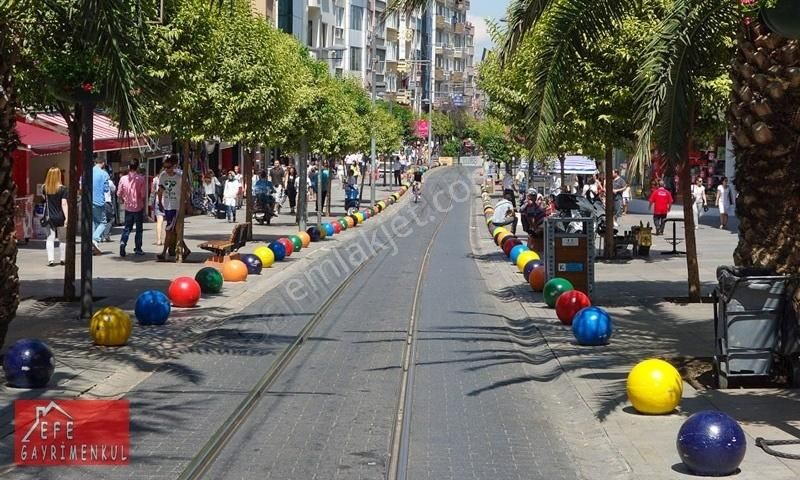 Kadıköy Osmanağa Devren Dükkan & Mağaza Boğa Heykeli Karşısı Yaya Yoğunluğu Olan Devren Güzellik Merkezi